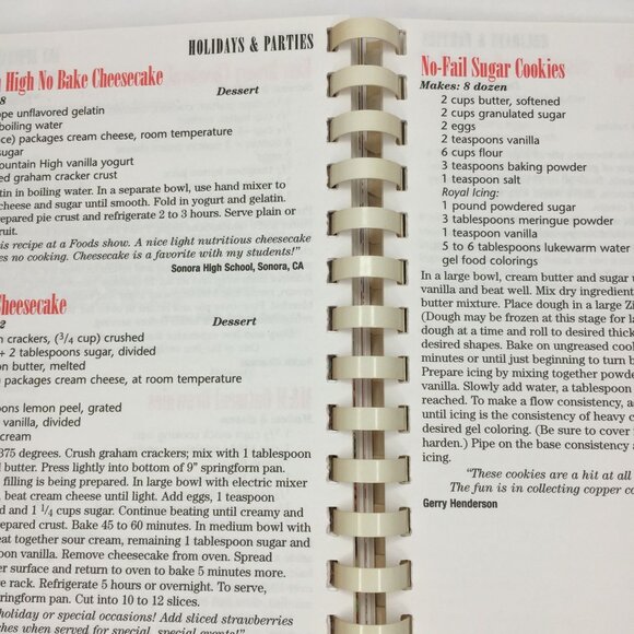 Vintage 2003 Holidays Parties Cookbook Easy Recipes From Home Economics Teachers - Picture 10 of 11
